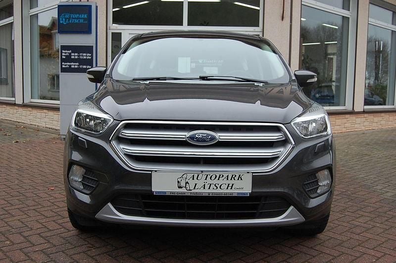 Gebraucht Ford Kuga Trend 120 PS (88 kW) 2017 Grau SUV