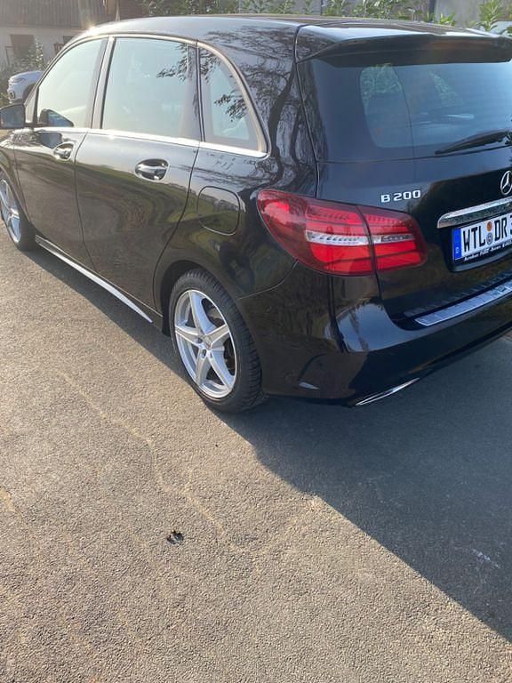 Gebraucht Mercedes B200 156 PS (114 kW) 2018 Schwarz Van / Kleinbus