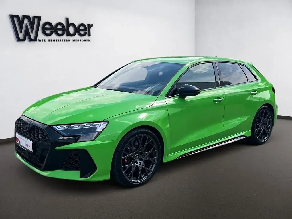 Gebraucht Audi RS3 Ambiente 400 PS (294 kW) 2025 Kyalamigrün Limousine