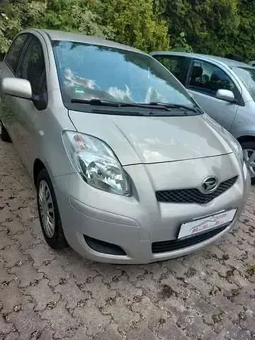 Gebraucht Daihatsu Charade 99 PS (72 kW) 2013 Silber Limousine