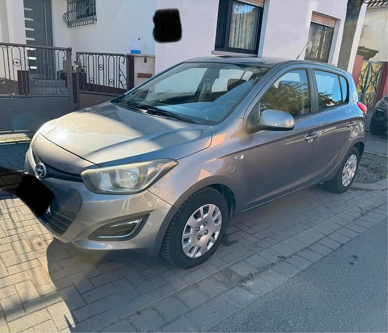 Gebraucht Hyundai i20 86 PS (63 kW) 2013 Grau Kleinwagen
