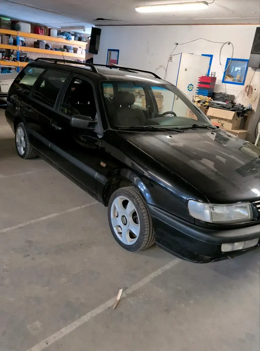 Gebraucht VW Passat 90 PS (66 kW) 1995 Schwarz Kombi