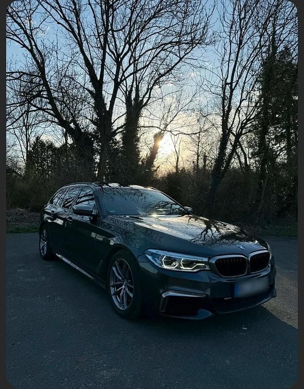 Gebraucht BMW M550 400 PS (294 kW) 2019 Grau Limousine