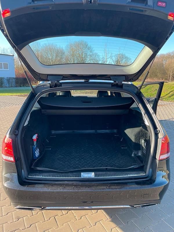 Gebraucht Mercedes E350 252 PS (185 kW) 2014 Schwarz Kombi