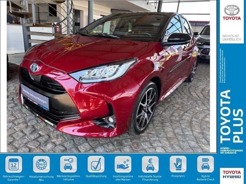 Rot Gebraucht 2021 Toyota Yaris Hybrid Style Limousine | 19.890 € (Etwas zu teuer) - Bild 1/4