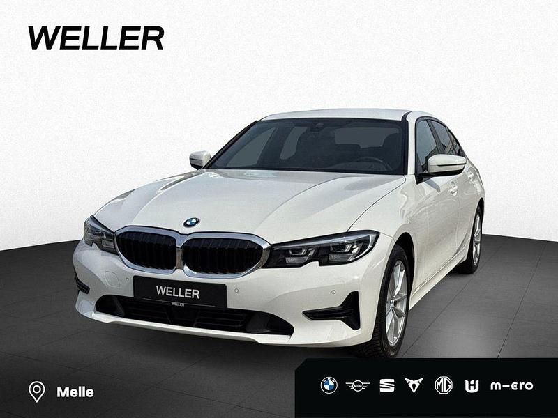 Alpinweiss iii (weiß) Gebraucht 2020 BMW 320 Advantage Limousine | 27.450 € (Etwas zu teuer) - Bild 1/4