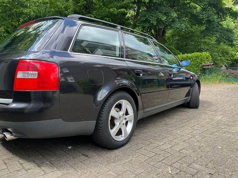 Schwarz Gebraucht 2001 Audi A6 Basis Kombi | 7.100 € - Bild 1/4