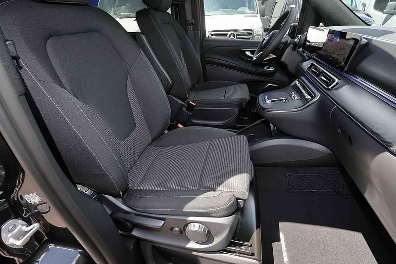 Gebraucht Mercedes V300 Style 237 PS (174 kW) 2025 Grau Van / Kleinbus