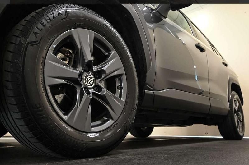 Gebraucht Toyota RAV4 Hybrid Basis 178 PS (130 kW) 2020 Grau SUV