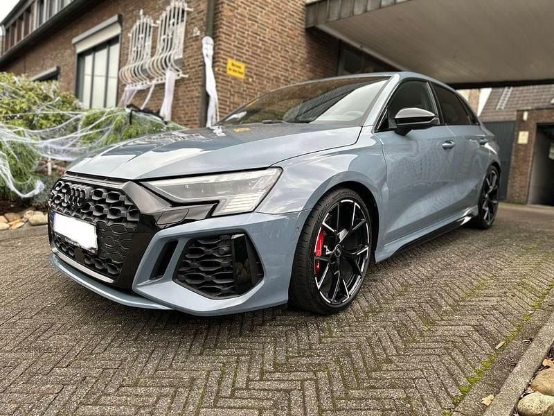 Grau Gebraucht 2022 Audi RS3 Ambiente Kleinwagen | 44.500 € (Superpreis) - Bild 1/4