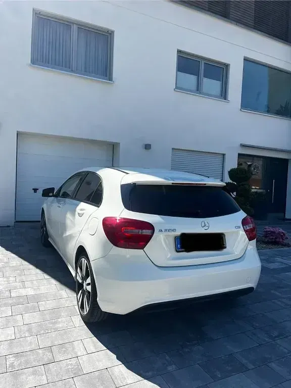 Gebraucht Mercedes A200 136 PS (100 kW) 2015 Weiß Limousine
