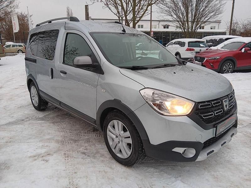 Gebraucht Dacia Dokker Stepway 95 PS (69 kW) 2019 Silber Van / Kleinbus