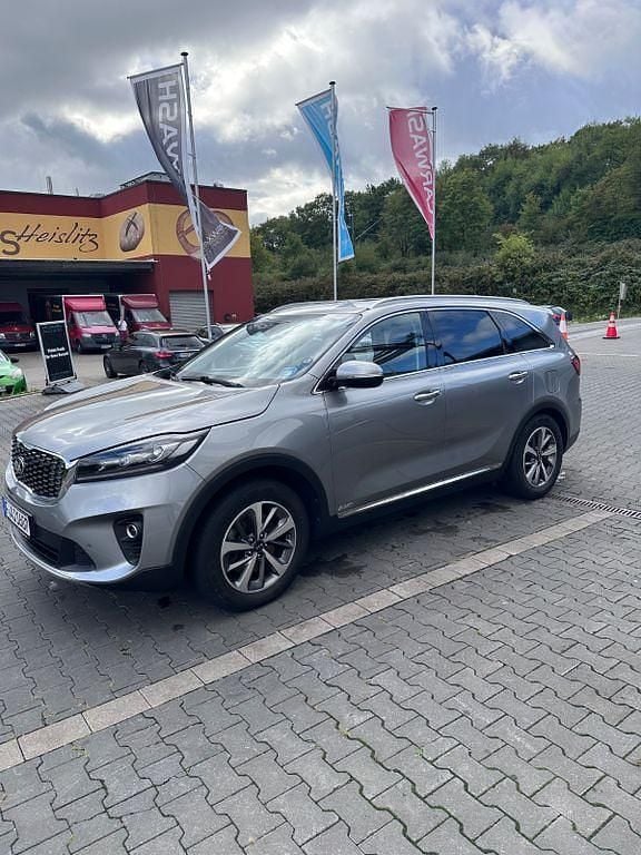 Grau Gebraucht 2019 Kia Sorento Spirit SUV | 28.000 € (Teuer) - Bild 1/4