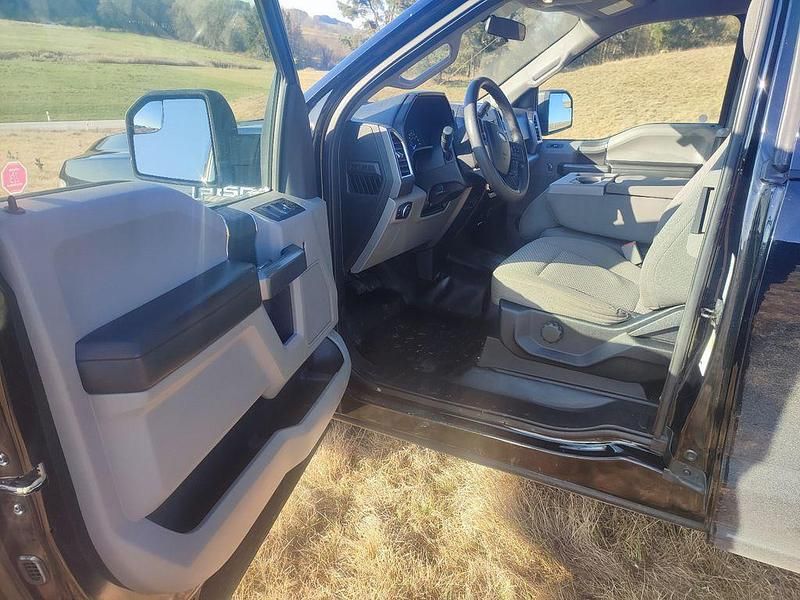 Gebraucht Ford V8 XLT 390 PS (286 kW) 2016 Schwarz SUV