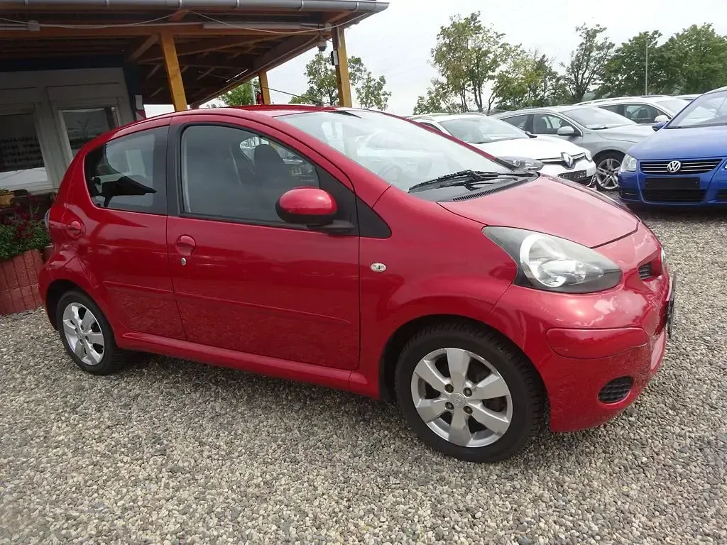 Gebraucht Toyota Aygo 68 PS (50 kW) 2010 Rot Kleinwagen