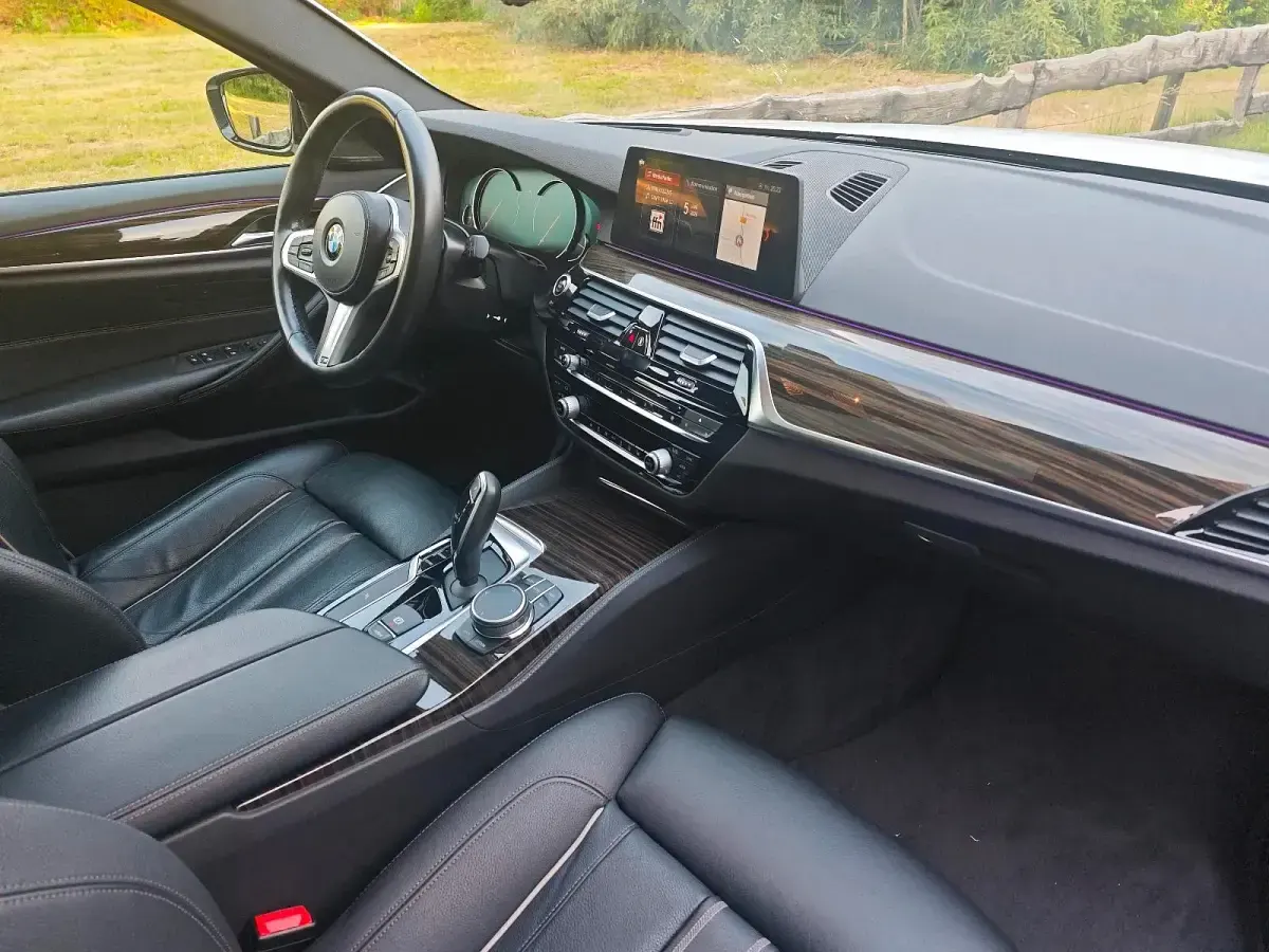 Gebraucht BMW 520 M Sport 190 PS (139 kW) 2018 Schwarz Kombi