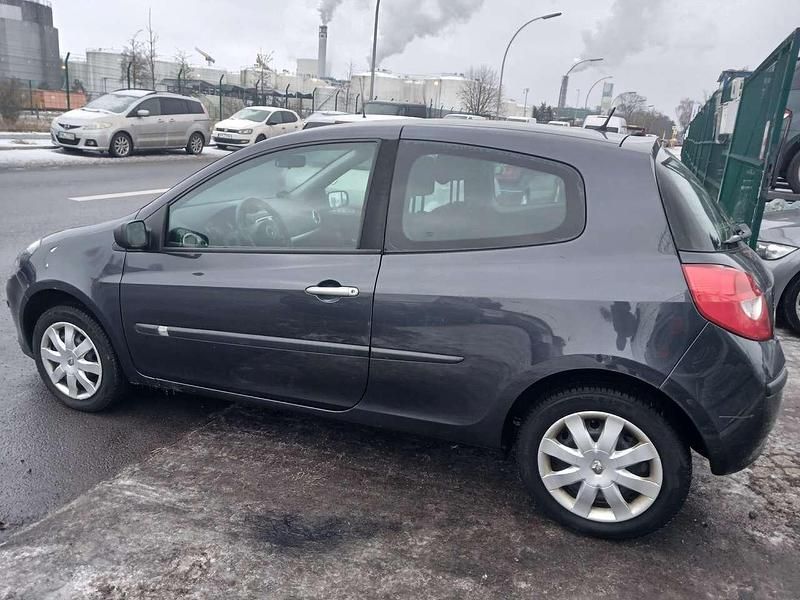 Gebraucht Renault Clio II Dynamique 75 PS (55 kW) 2006 Grau eclipse Kleinwagen