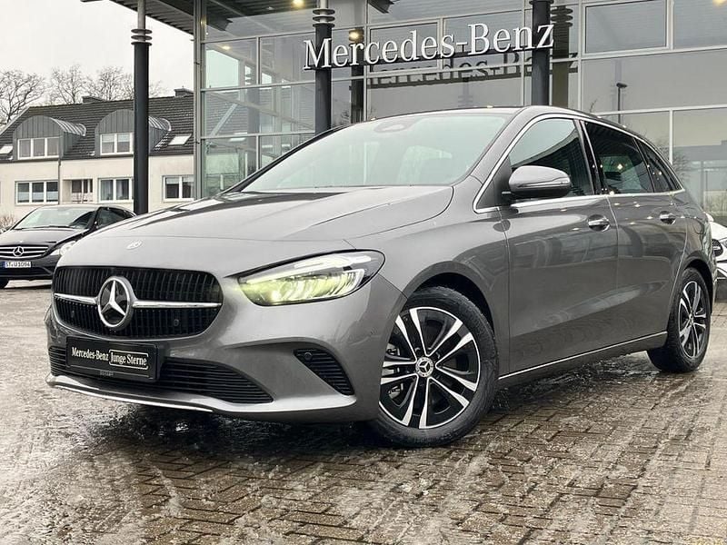 Grau Gebraucht 2025 Mercedes B250 Progressive Van / Kleinbus | 36.980 € (Guter Preis) - Bild 1/4
