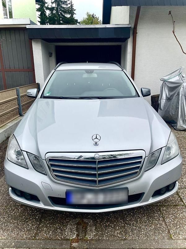 Gebraucht Mercedes E220 Elegance 170 PS (125 kW) 2011 Silber Kombi