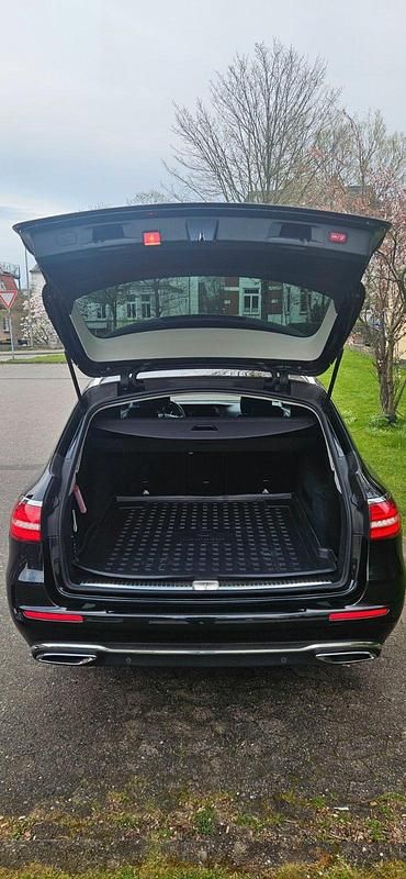 Gebraucht Mercedes E220 194 PS (142 kW) 2017 Schwarz Kombi