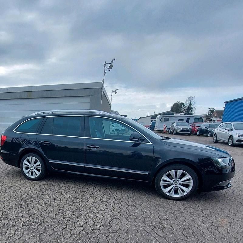 Gebraucht Skoda Superb 105 PS (77 kW) 2015 Schwarz Kombi