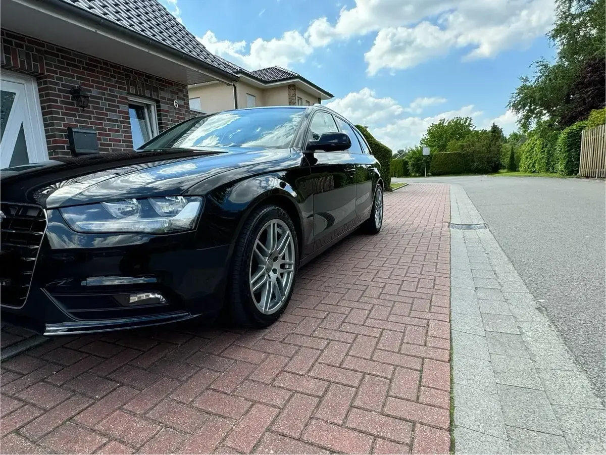 Gebraucht Audi A4 143 PS (105 kW) 2012 Schwarz Kombi