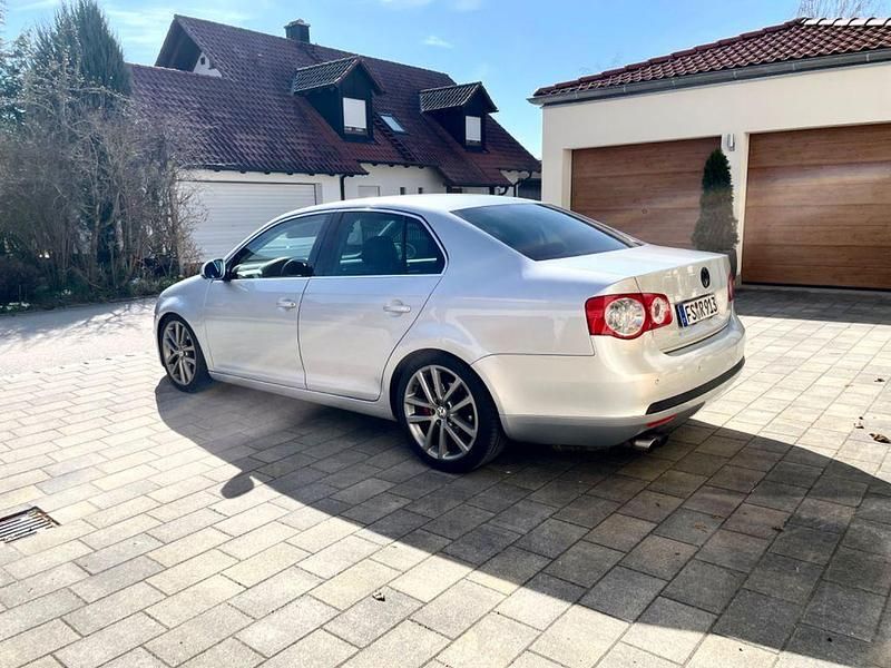 Gebraucht VW Jetta Highline 200 PS (147 kW) 2006 Silber Limousine
