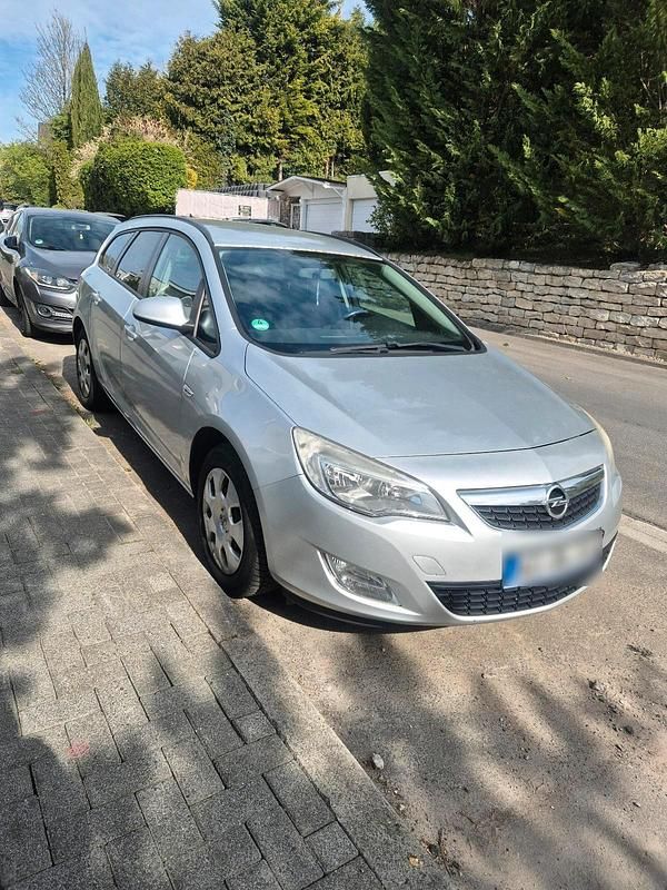 Gebraucht Opel Astra 131 PS (96 kW) 2011 Silber Kombi