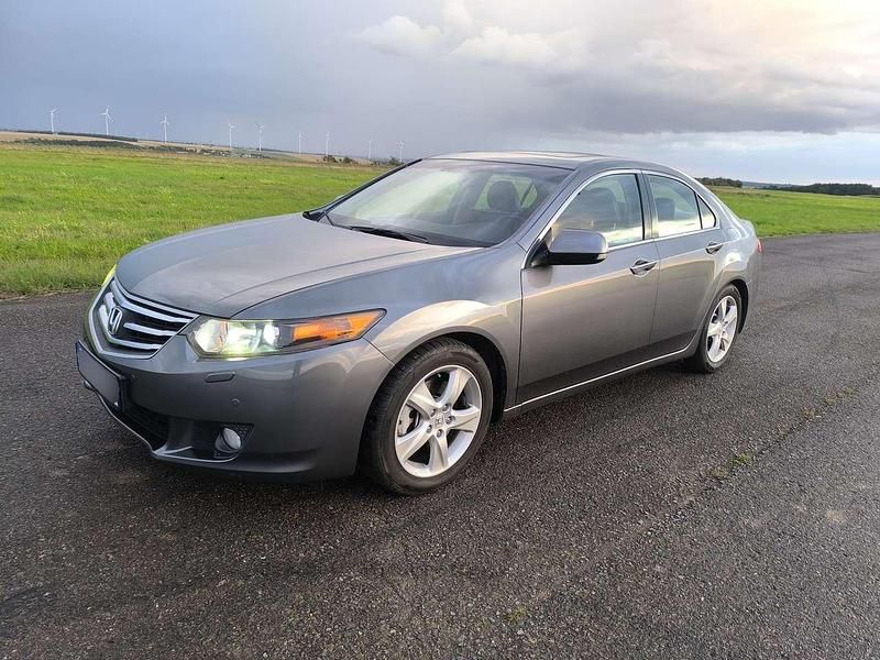 Grau Gebraucht 2010 Honda Accord Executive Limousine | 10.500 € (Fairer Preis) - Bild 1/4