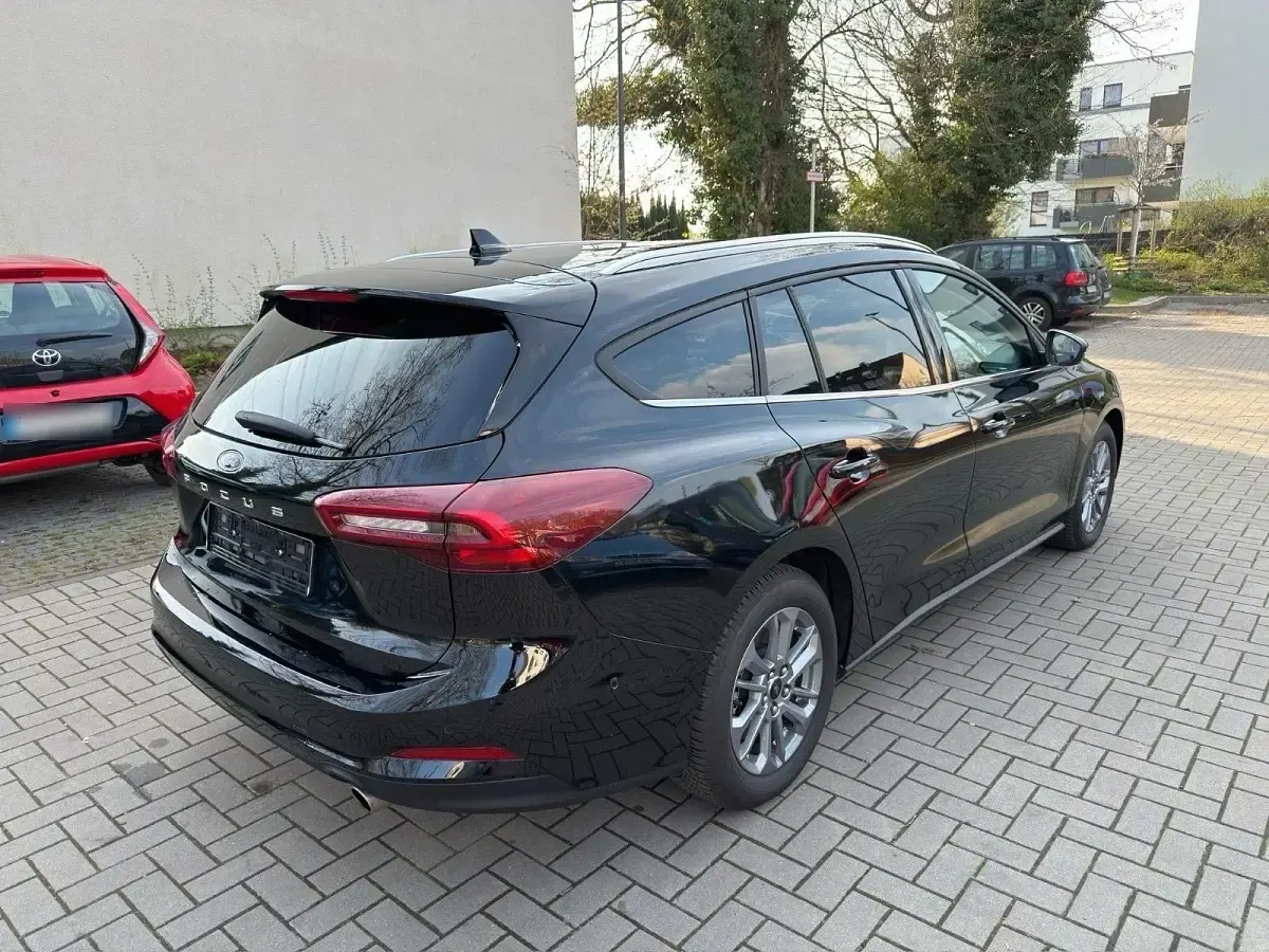 Gebraucht Ford Focus Titanium 116 PS (85 kW) 2025 Schwarz Kombi
