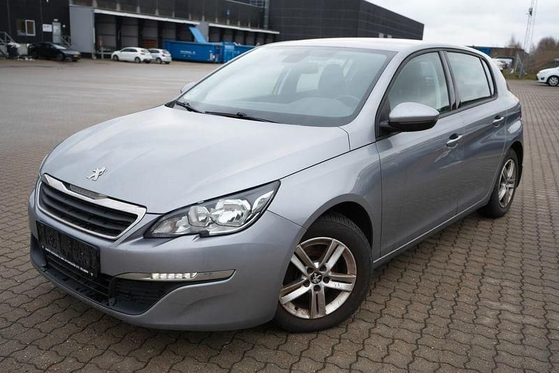 Gebraucht Peugeot 308 Active 120 PS (88 kW) 2017 Grau Limousine