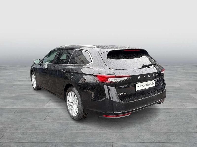 Neu Skoda Superb Selection 193 PS (141 kW) 2026 Ebony schwarz metallic Kombi
