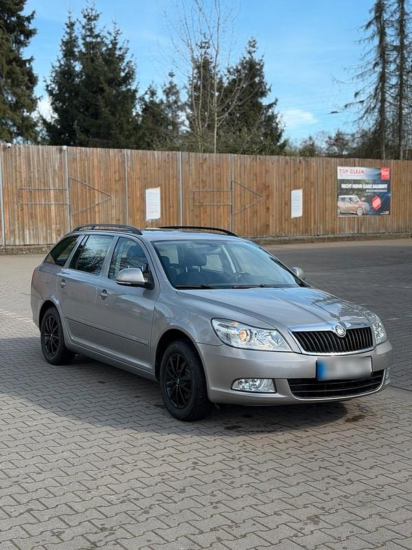 Gebraucht Skoda Octavia 106 PS (77 kW) 2011 Silber Kombi
