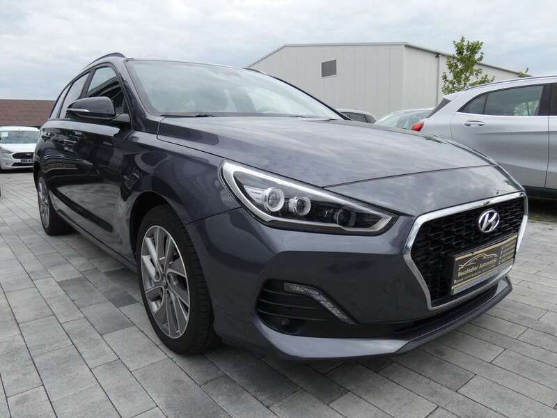 Gebraucht Hyundai i30 Passion Plus 140 PS (102 kW) 2018 Micron grey / met Kombi