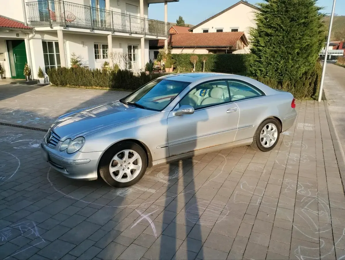 Gebraucht Mercedes CLK320 218 PS (160 kW) 2004 Silber Coupé