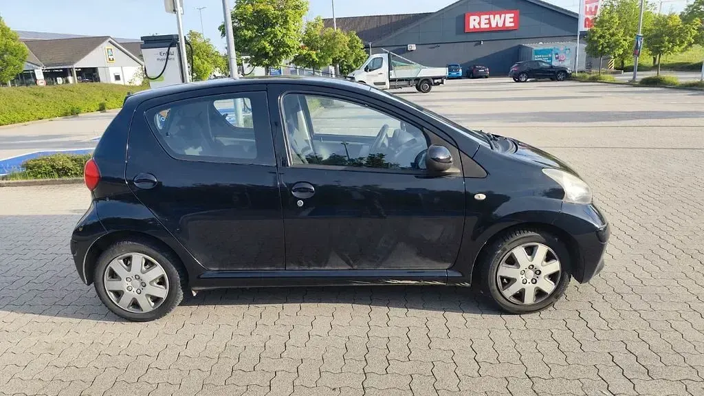 Brugt Toyota Aygo 68 HK (50 kW) 2007 Sort Hatchback