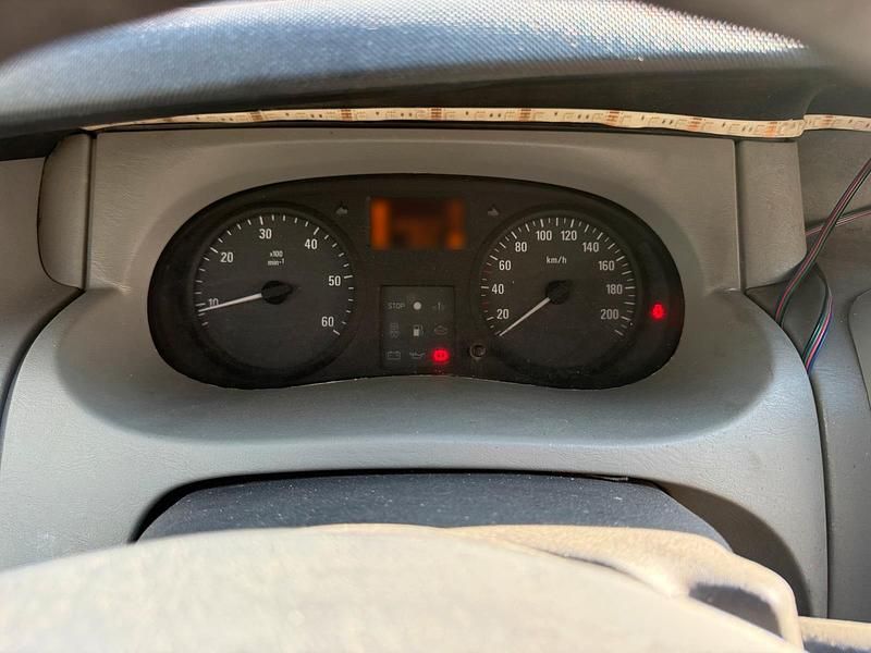 Gebraucht Opel Vivaro 2005 Weiß Van / Kleinbus