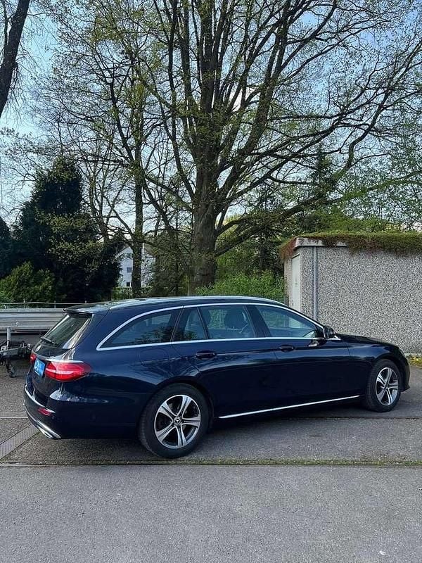 Gebraucht Mercedes E220 194 PS (142 kW) 2019 Cavansitblau  metalliclack Kombi
