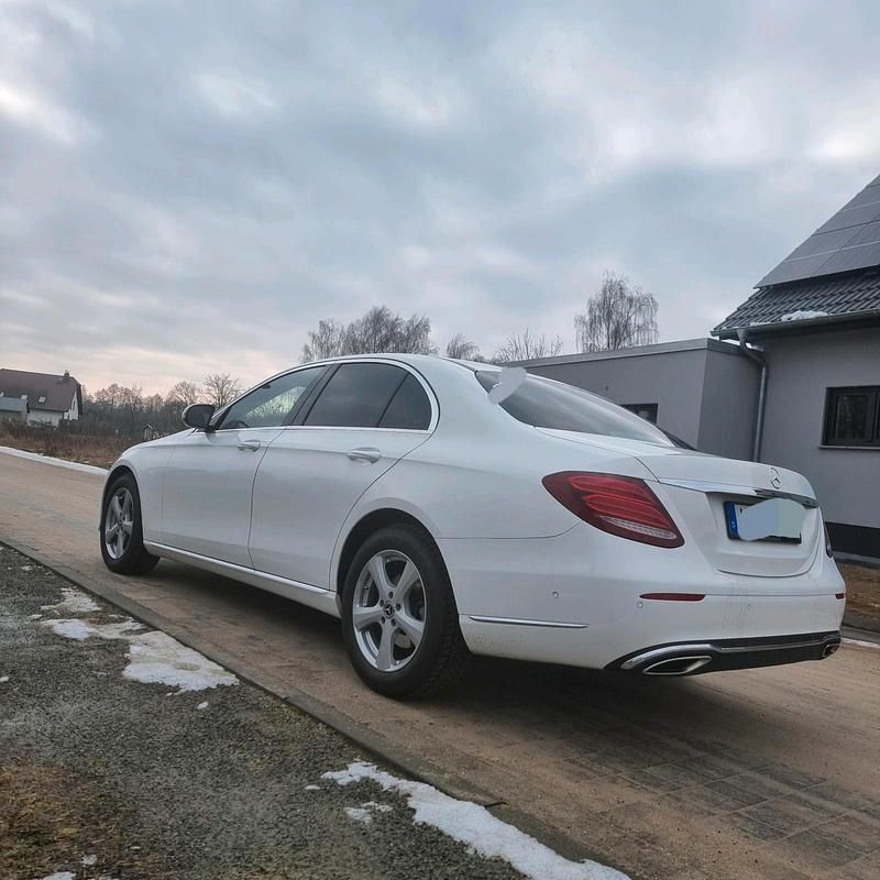 Gebraucht Mercedes E200 184 PS (135 kW) 2017 Weiß Limousine