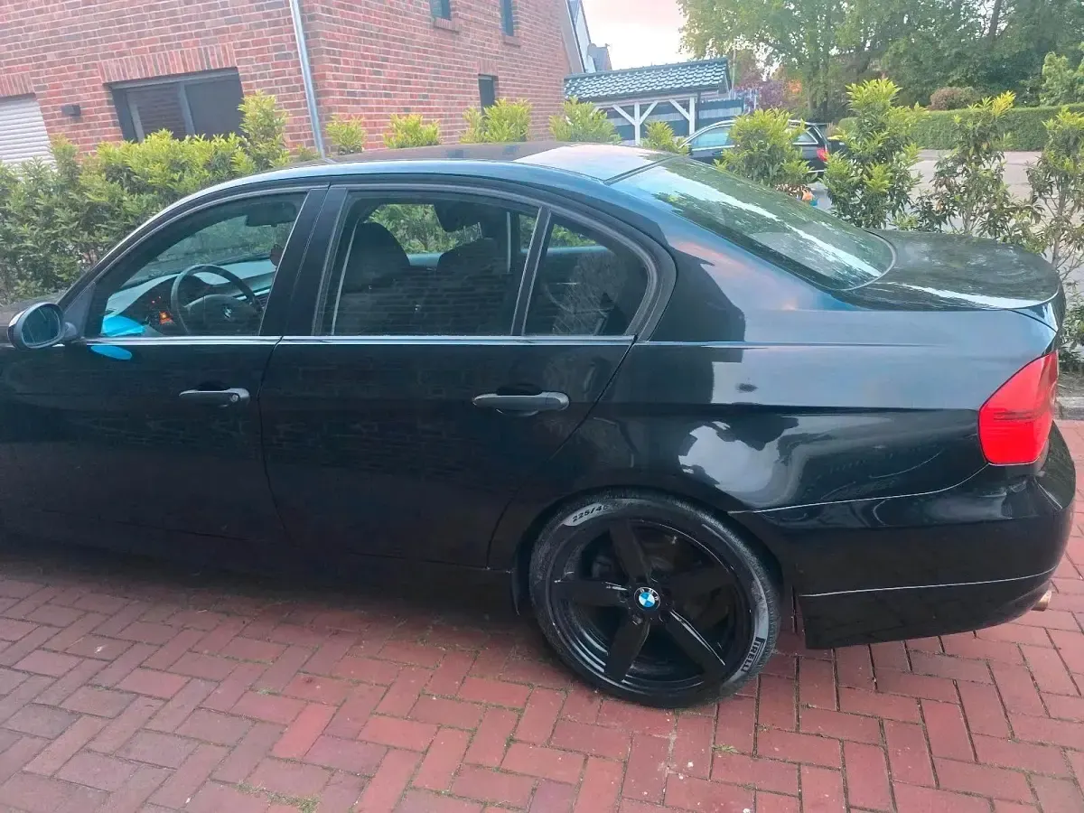 Gebraucht BMW 318 129 PS (94 kW) 2006 Schwarz Limousine