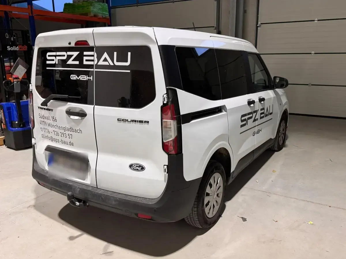 Gebraucht Ford Transit 102 PS (75 kW) 2025 Weiß Van / Kleinbus