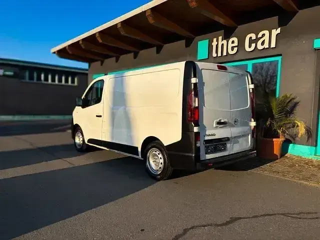 Gebraucht Opel Vivaro 120 PS (88 kW) 2018 Weiß Van / Kleinbus