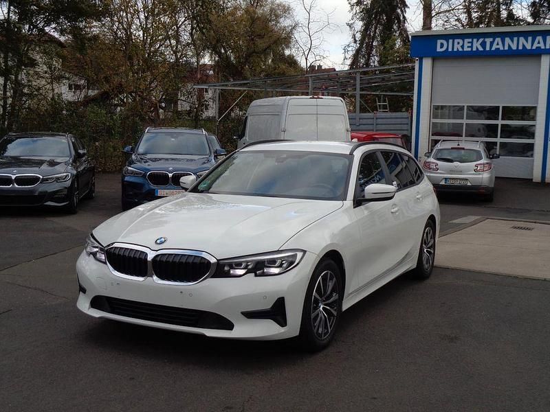 Weiß Gebraucht 2022 BMW 320 Advantage Kombi | 20.890 € (Fairer Preis) - Bild 1/4