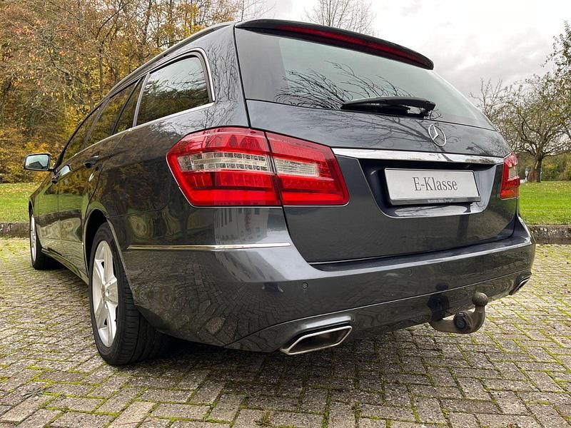 Gebraucht Mercedes E350 Avantgarde 231 PS (169 kW) 2010 Grau Kombi