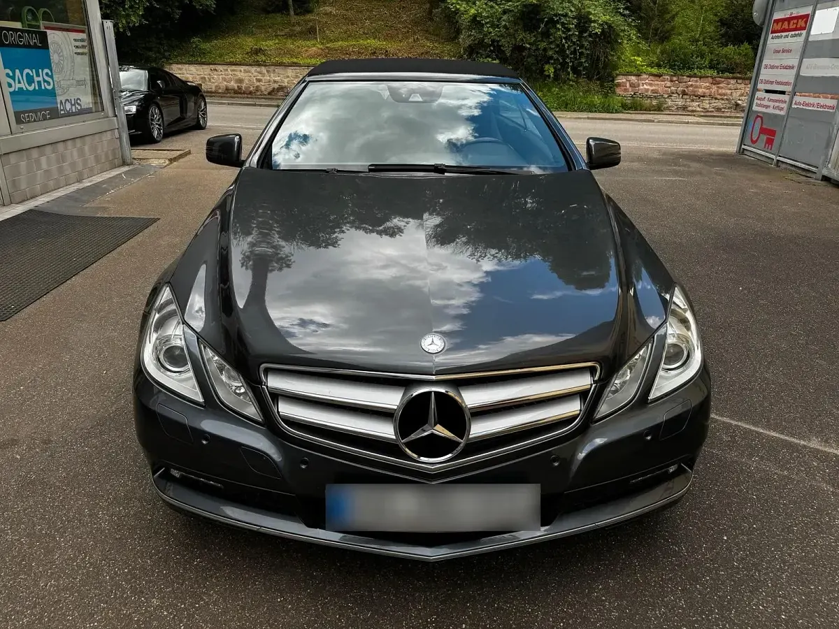 Gebraucht Mercedes E250 204 PS (150 kW) 2010 Blau Cabrio