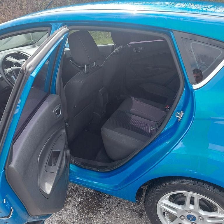 Gebraucht Ford Fiesta Titanium 101 PS (74 kW) 2013 Blau Kleinwagen