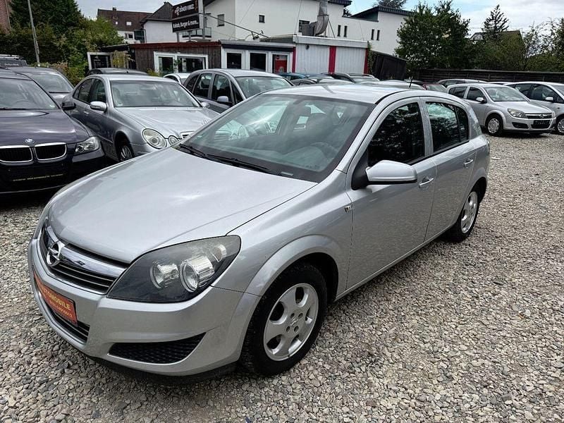 Silber Gebraucht 2009 Opel Astra Edition Limousine | 1.499 € (Guter Preis) - Bild 1/4