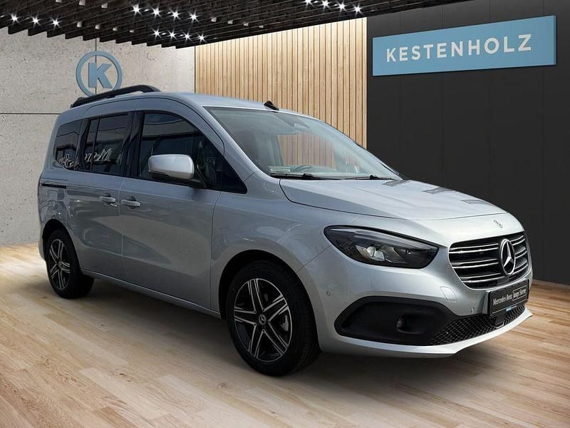 Gebraucht Mercedes T180 Progressive 116 PS (85 kW) 2024 Silber Van / Kleinbus