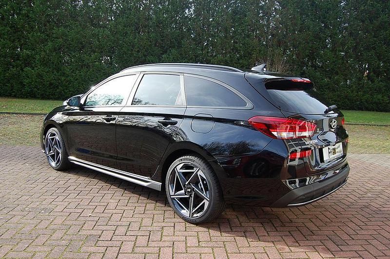 Neu Hyundai i30 N Line 140 PS (102 kW) 2025 Schwarz Kombi