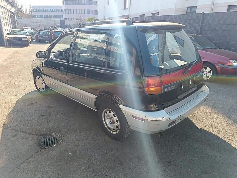 Gebraucht Mitsubishi Space Runner 120 PS (88 kW) 1992 Schwarz Van / Kleinbus